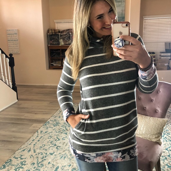 Last 1 SMALL Striped Hoodie w/ floral contrast - Picture 5 of 8